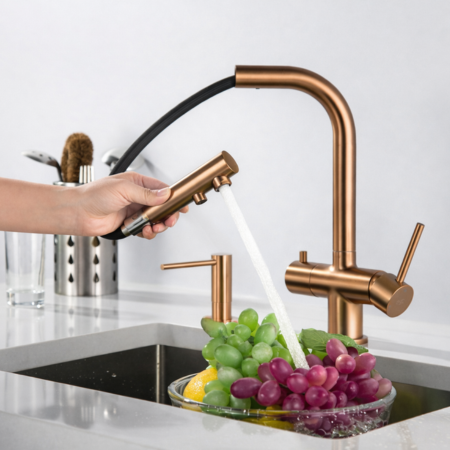 Bateria z wyciąganą wylewką w kolorze miedzi